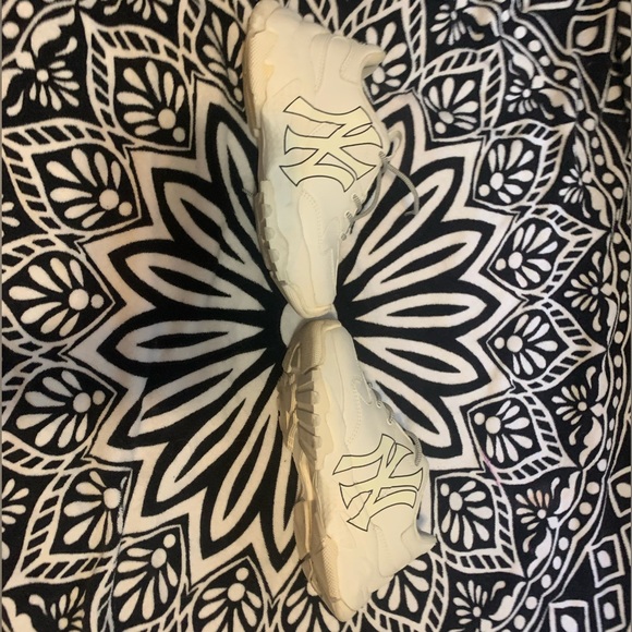 MLB Korea
Unisex Big Ball Chunky A NY Yankees Ivory 6.5 women - Picture 10 of 12